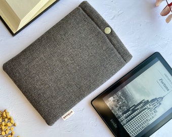 Padded Herringbone Kindle Sleeve, Gray Kindle Paperwhite Cover for him, E-reader Voyage Sleeve with closure, Stylish Paperwhite Kindle Case