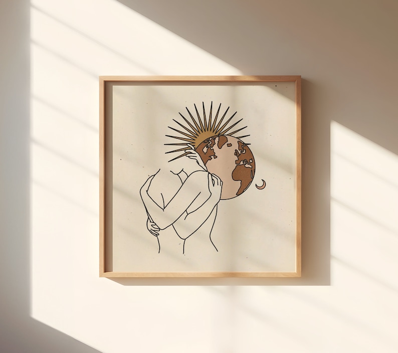 K&ouml;nnte beinhalten: Linienkunst-Druck von zwei Figuren, die sich umarmen, mit einer stilisierten Sonne und einem Globus dahinter. Der Globus ist braun und beige, mit einer Mondsichel an der Seite.