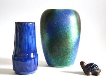 Ab Euro 20.- Mid Century Modern Vasen Keramik blau grün schlicht Yves Klein Blau Interior Modernist sechziger achtziger Keramikvase MCM