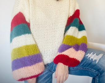 Suéter de punto extragrande ELBA de mohair blanco con mangas globo a rayas multicolores
