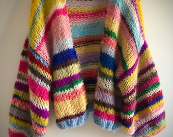 Cárdigan arcoíris extragrande XL JOY, listo para enviar, cárdigan grueso tejido a mano con mangas globo, cárdigan de rayas multicolor.
