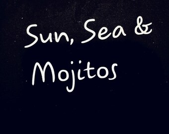 Camiseta gráfica "Mar, Sol y Mojitos", algodón negro