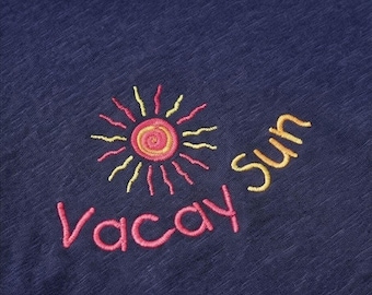 Camiseta bordada de viscosa y algodón ecológico VACAY SUN, diseño abstracto de sol
