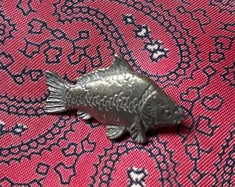 Vintage pewter fish brooch pin by A.R. Brown.