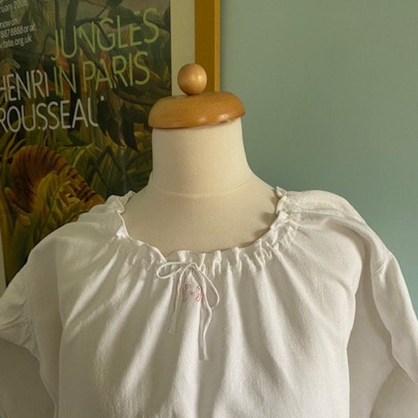 Beautiful antique French monogrammed chemise smock dress in pure linen. Size M/L.