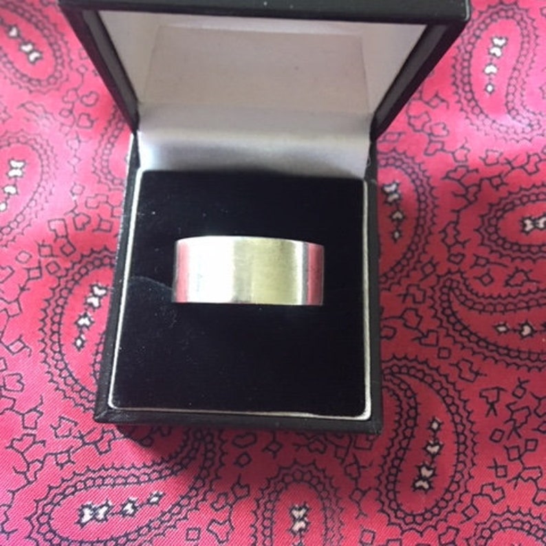 Weight 14.31g. Size X Beautiful vintage silver band ring