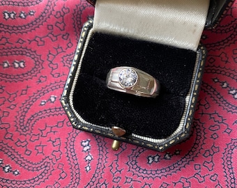 Beautiful vintage silver solitaire ring with cubic zirconia. Size N.  Weight 4.76g.