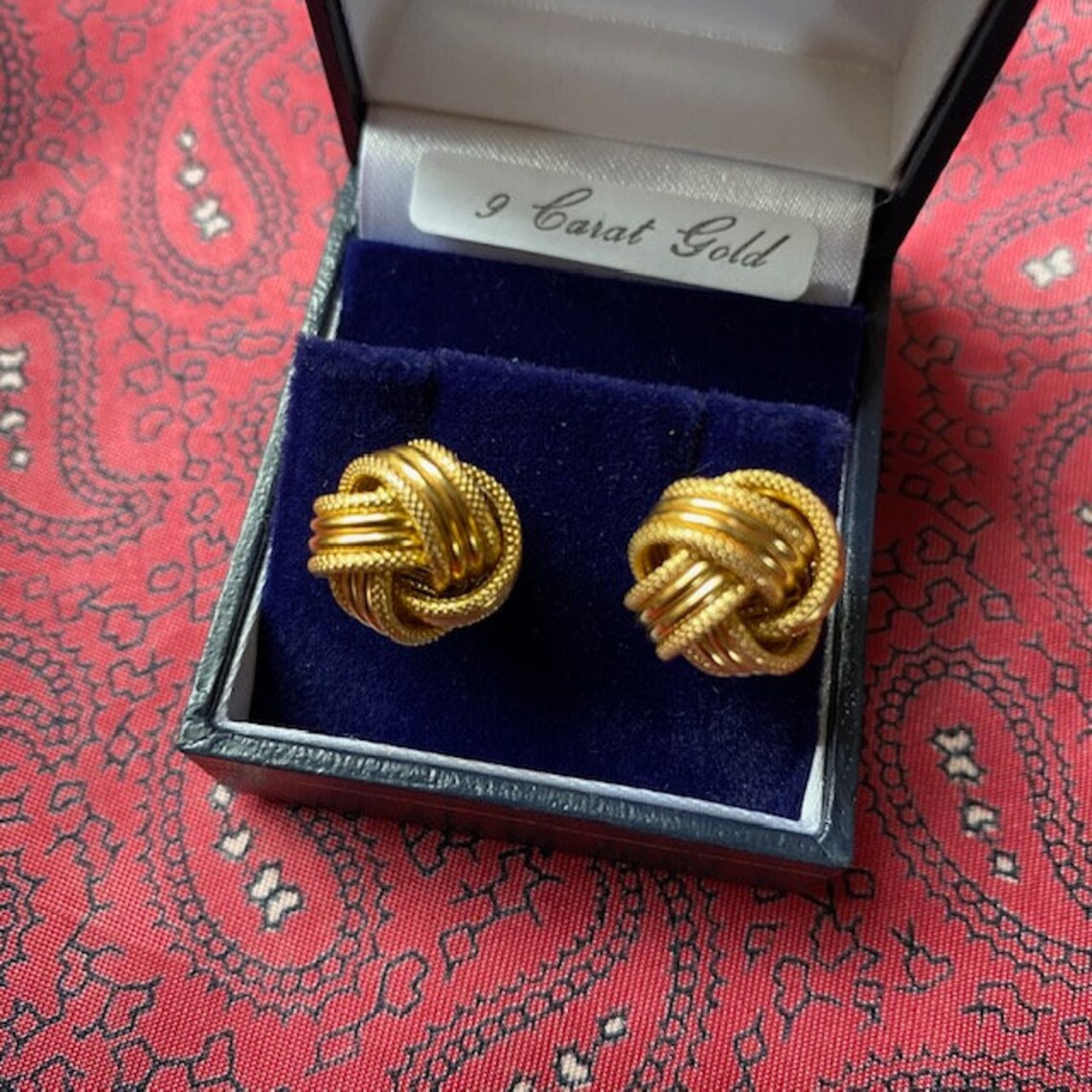 Stunning pair of vintage gold knot stud earrings. Etsy