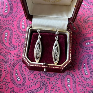 Charming pair of vintage silver earrings in a beautiful Celtic design.