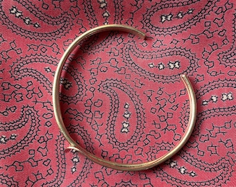 Vintage sterling silver torque bangle bracelet in a simple twist design. Weight 12.18g.