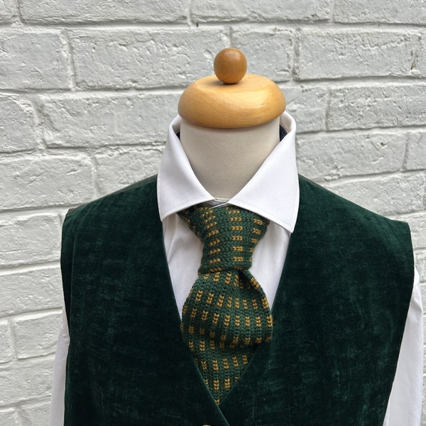 Vintage gentleman's knitted wool tie by Austin Reed.