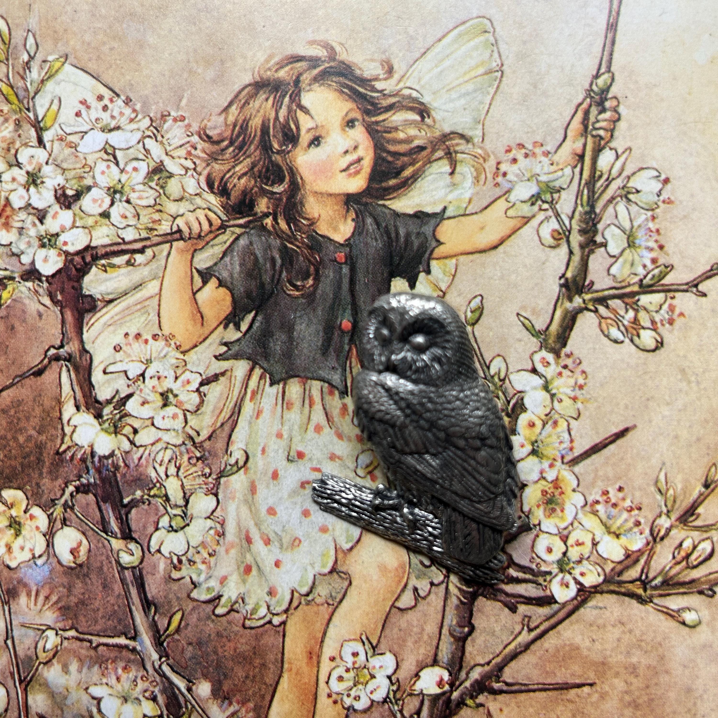 Broche Hibou En étain – Marron – Signée A R – Occasion Vintage