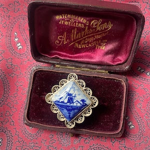 Vintage silver filigree Delft brooch featuring a typical Dutch scene.