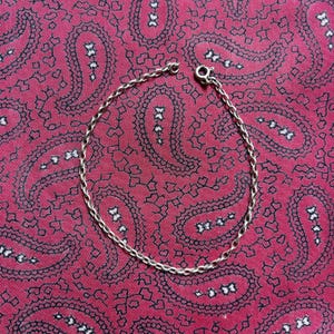 Vintage sterling silver delicate cable chain bracelet.