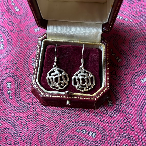 Stunning pair of vintage silver earrings in a pre… - image 1