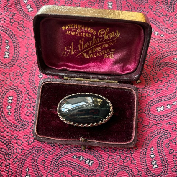 Exquisite vintage 1970s silver brooch set with a banded black jasper cabochon.