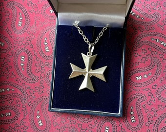 Cruz de Malta de plata vintage de los años 70.