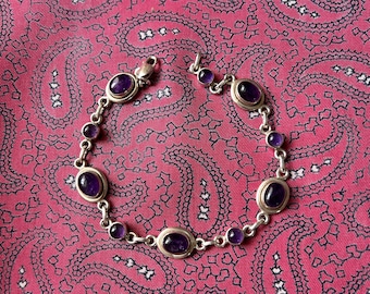 Lovely little vintage silver and amethyst bracelet. 12.60g.