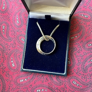 Pretty vintage silver pendant with inscription. Weight 9.55g.