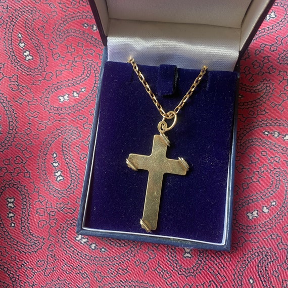 Large Vintage 1980s 9ct Gold Roman Cross on a 22 Chain. Weight