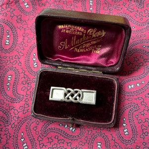 Elegant vintage silver bar brooch in a Celtic design.