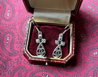 Elegant pair of vintage silver earrings in a beautiful floral teardrop design.