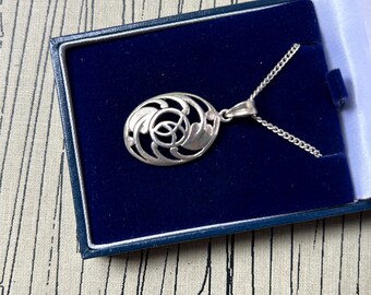 Vintage 1990s Silver Pendant and Chain in an Art Nouveau