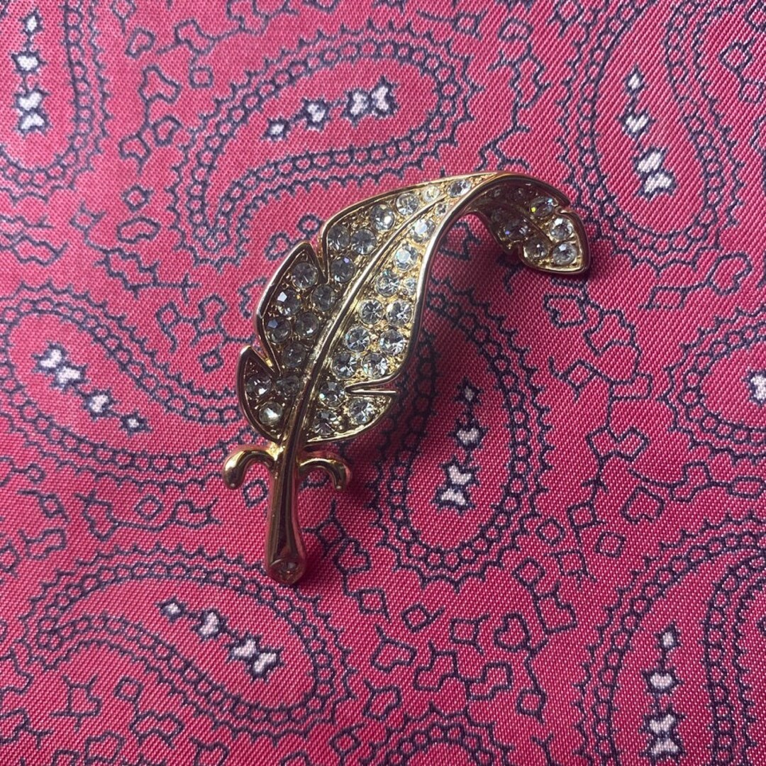 Vintage Sparkling Diamanté and Gold Tone Curling Leaf Brooch by Beatrix ...