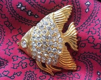 broche de poisson diamante et doré vintage des années 1980.