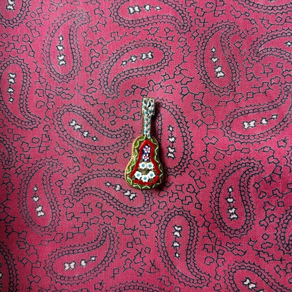 Broche Ancienne En Forme De Guitare, Micro Mosaïque Vintage - Occasion, Manque Une Mosaïque