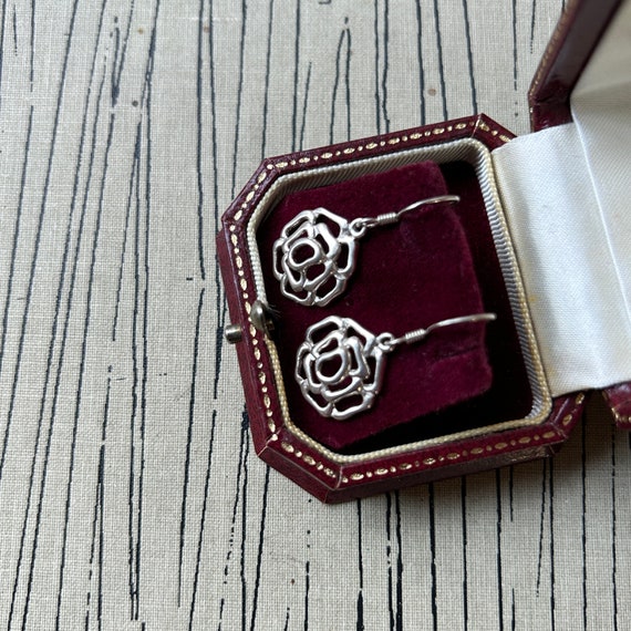 Stunning pair of vintage silver earrings in a pre… - image 2