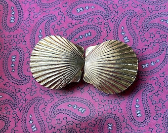 Striking vintage 1970s gold tone sea shell belt buckle by Mimi Di Niscemi.