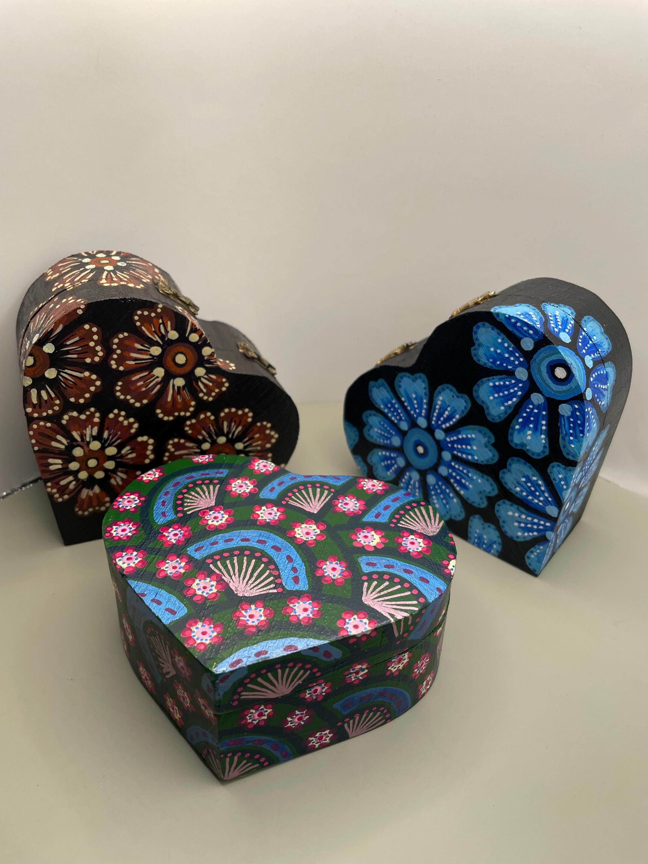 Boîte à Bijoux Artisanale En Papier Mâché – Forme Cœur – Peinte à La Main – Bleue