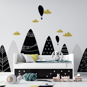 Carta da parati con montagne in bianco e nero – Carta da parati moderna nordica per cameretta o cameretta per bambini / Stacca e attacca o tradizionale