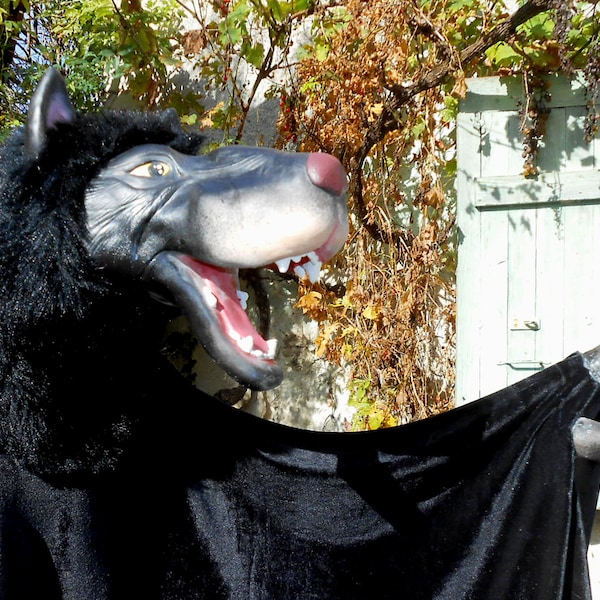 Large wolf ventriloquist puppet in Latex and fabric: can be used by professionals