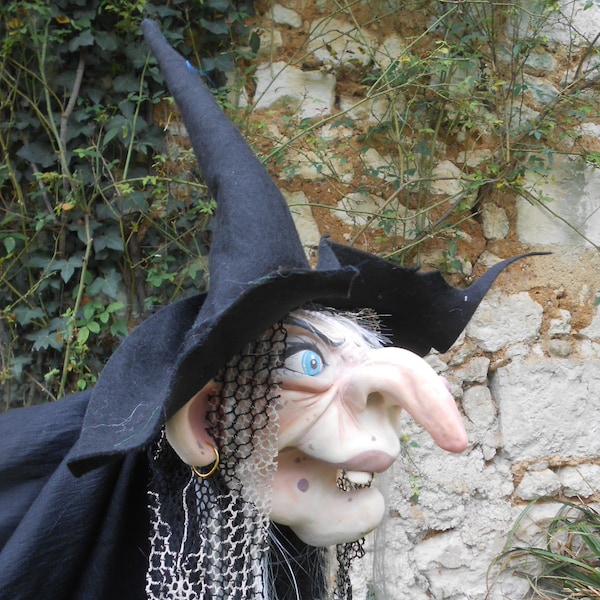 Large Ventriloquist Witch puppet in Latex and fabric: can be used by professionals