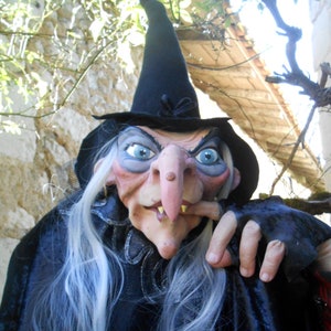 Häxdocka i latex och tyg för buktalare: kan användas av proffs