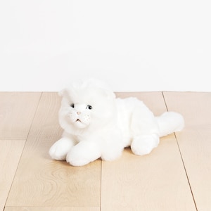 Medium Handmade Stuffed Toy Kitten 40cm. White Synthetic fur, realistic and Very Soft for baby, children & adults – My kitten Oscar