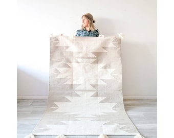 Handwoven Area Rug, Southwestern Area Rug, Neutral Rug, Aztec runner rug, Kilim, Living Room, Runner Rug, Beige modern modern rug, pompoms