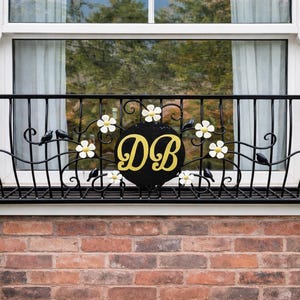 Jardinera de hierro forjado para pared, con barandillas y balcón Julieta, personalizada. Número 41.