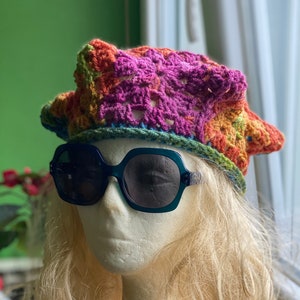 Star-shaped hat, granny Square hat,star beret, star crochet hat, rainbow hat, handmade gifts, handmade gift, gift for her, Mother’s Day gift