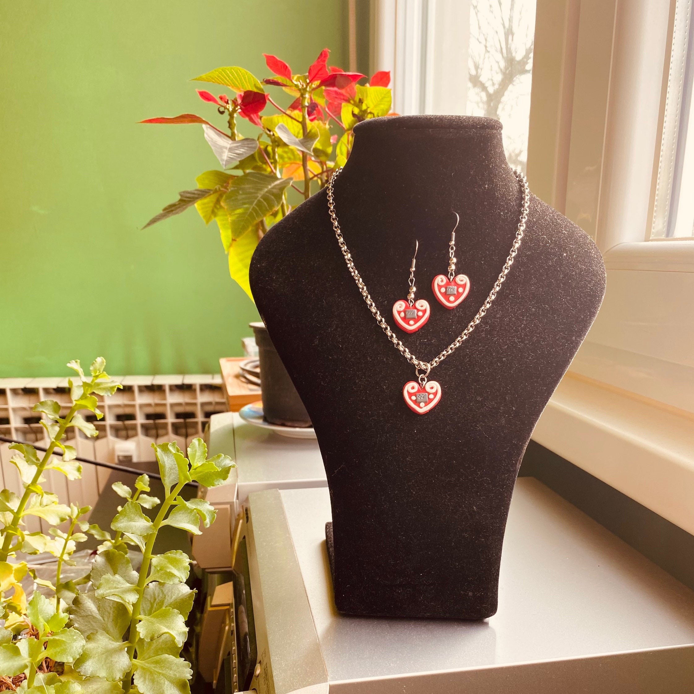 [トレカ付]ILLIT CERAMIC HEART NECKLACE アイリット Handmade Licitar Heart Necklace and Earrings: Croatian Polymer