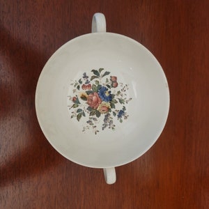 Vintage 1930&#39;s Wedgwood EDME Conway Footed Soup Bowl