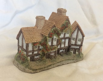 David Winter Cottages, Apothecary&#39;s Shop, Handmade in Great Britain