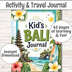 Può includere: Una copertina di diario colorata con il testo "Activity & Travel Journal" e "Kid's BALI Journal". La copertina presenta illustrazioni di una scena sulla spiaggia, un tempio, fiori e una tavola da surf. Il diario ha 45 pagine di apprendimento e divertimento.