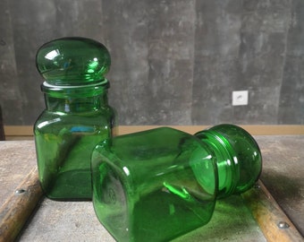 Green glass pharmacy jars - Square storage jar with lid - Retro Bottles - Set of 2 - Spice storage jars - Jar bottles