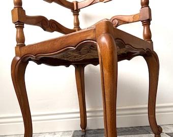 Eiken Hoekstoel Louis XV  met rieten zitting - Hall stoel   - Breistoel - Slaapkamer Bijzetstoel - Grootmoeder Stoel