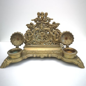 Tintero de escritorio Art Nouveau con portacartas - Porta utensilio de escritura con pluma de tinta - Decoración rococó de querubín de latón -