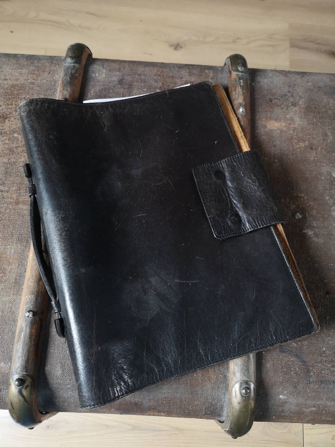 Carpeta de cartera de cuero negro Koloman Handler Carpeta Etsy