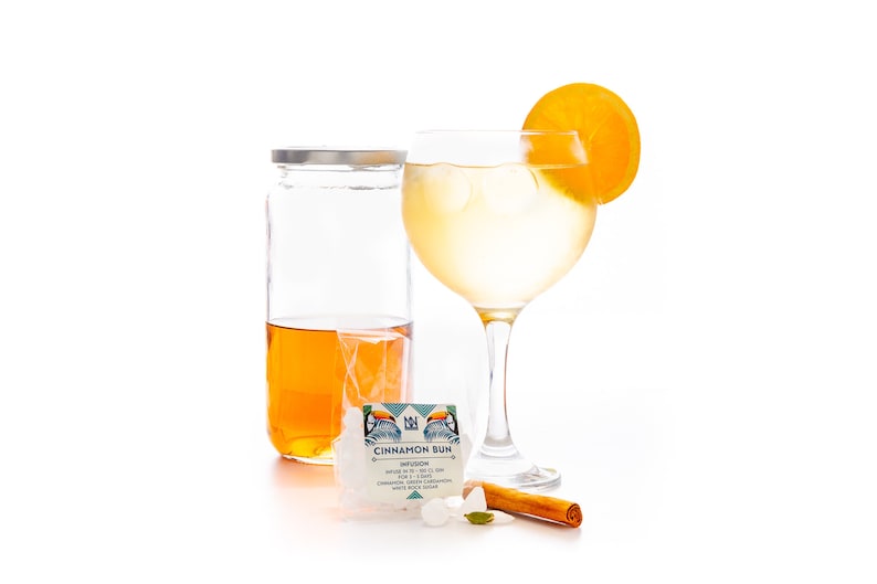 Deluxe Gin Making Kit. Botanical Blends, Fruits and Syrup Bases to make Fabulous Tasting Gin Drinks image 8